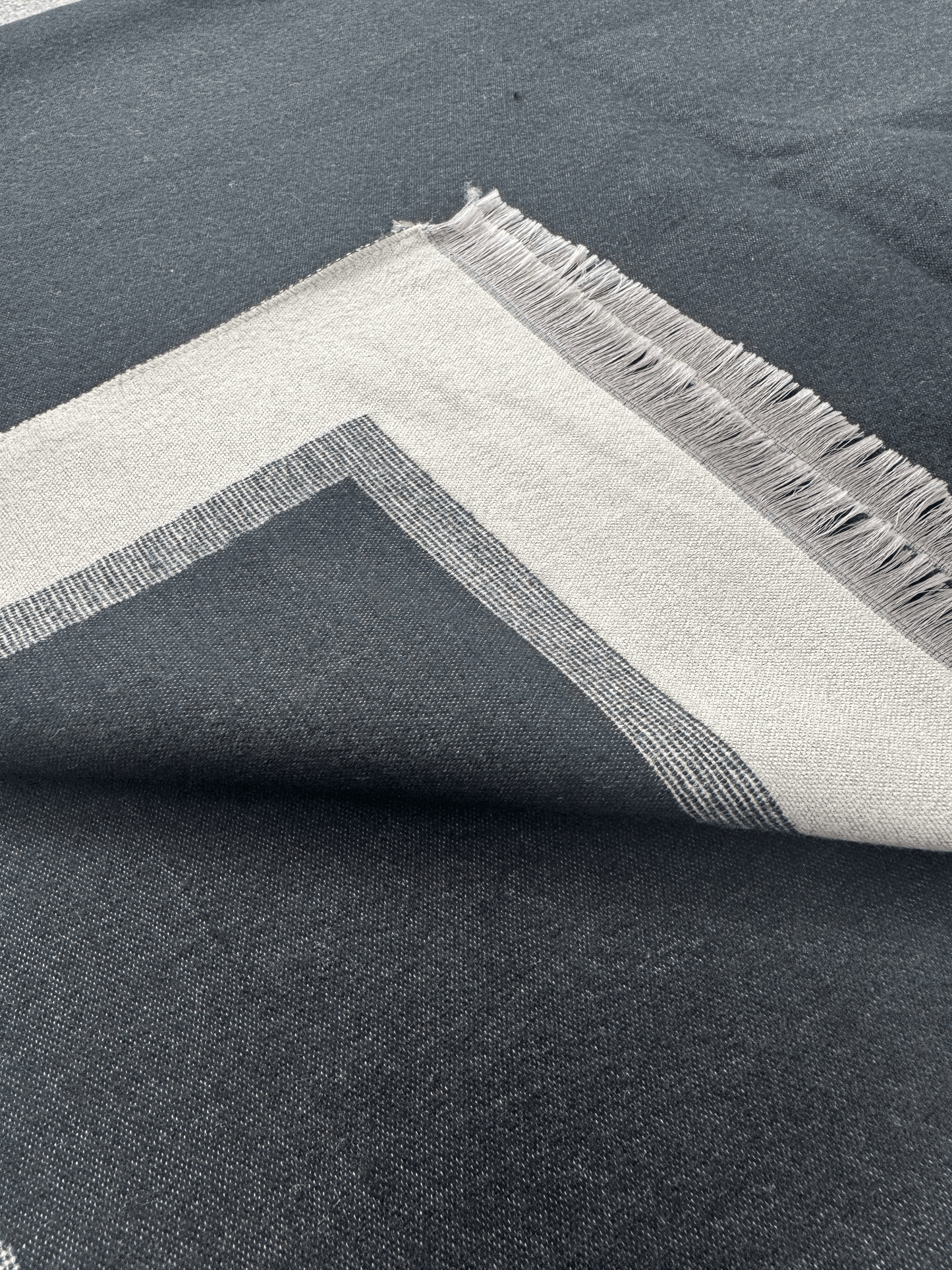 Souqstreet shawls - Black & Grey (Reversible)