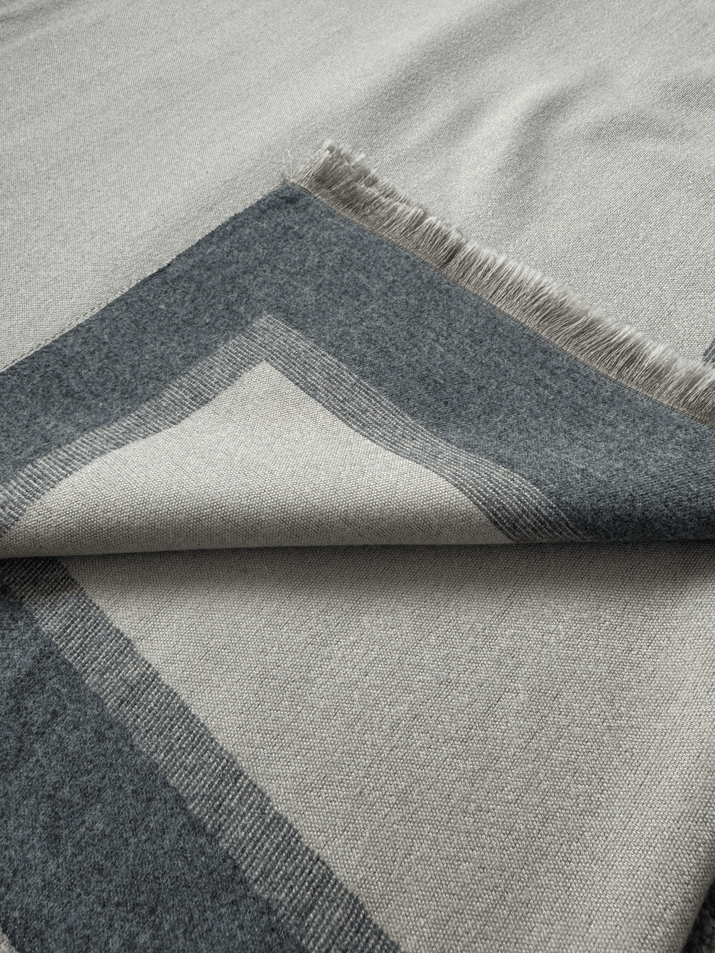 Souqstreet shawls - Grey & Cream (Reversible)